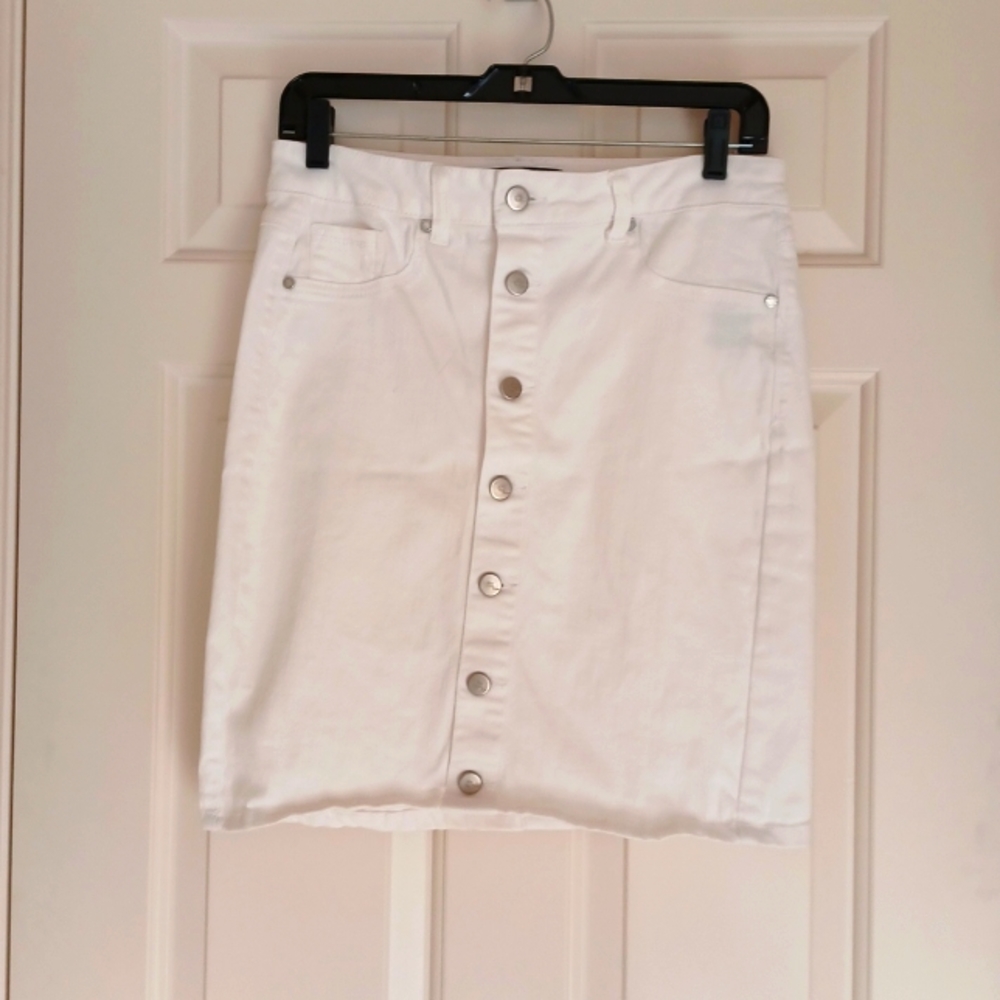 1822 Denim White Skirt, size 6
